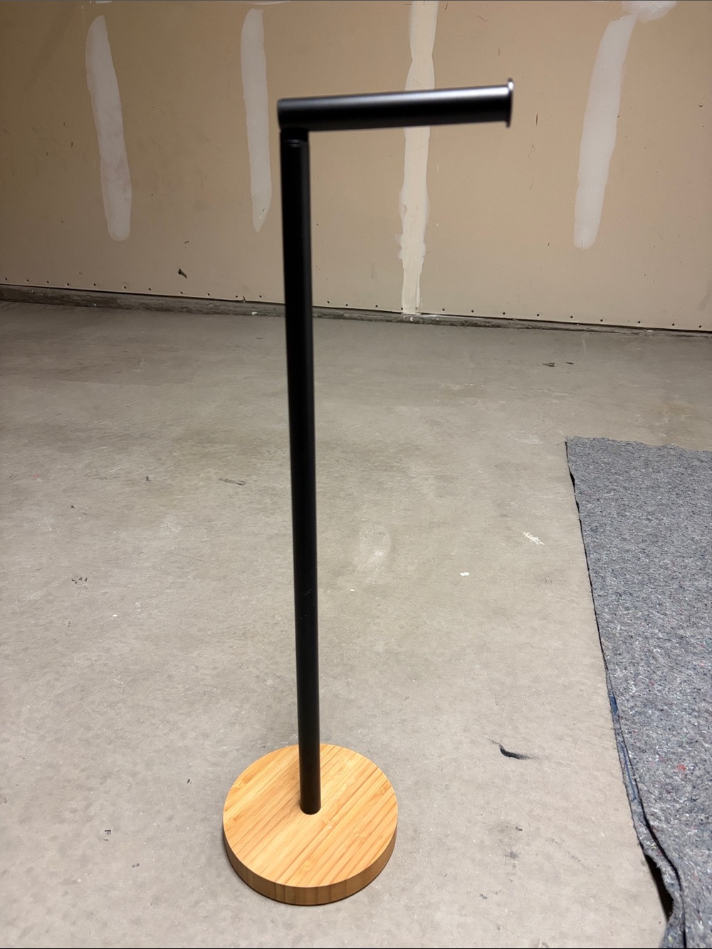 Minimal Black Metal & Bamboo Toilet Paper Holder